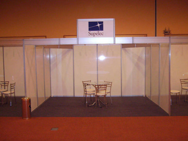 Estande Básico Octanorm - Solução econômica para feiras e congressos