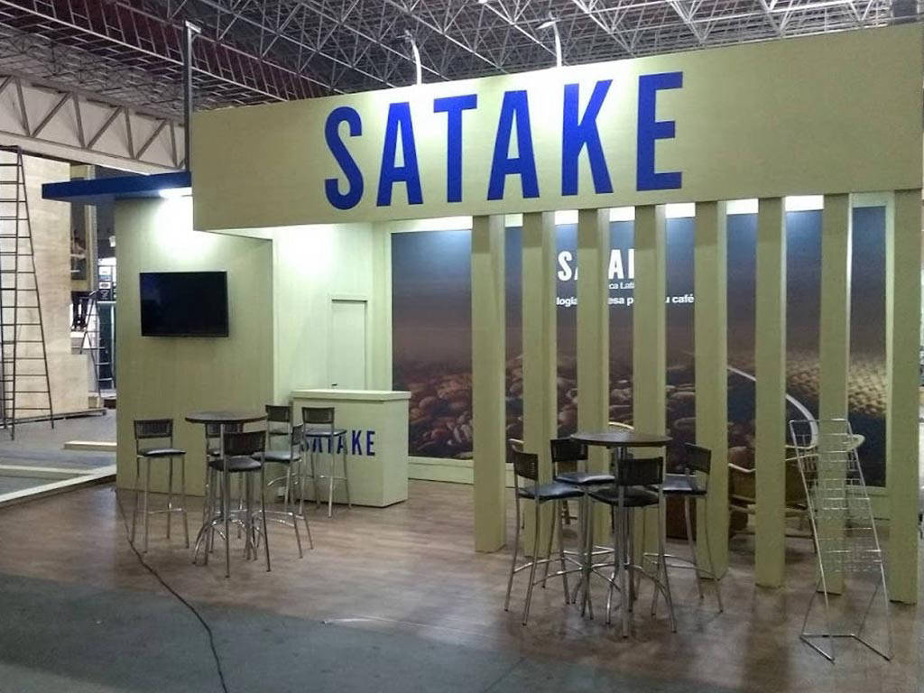 Montagem Construída 5 - Estande 100% personalizado em madeira