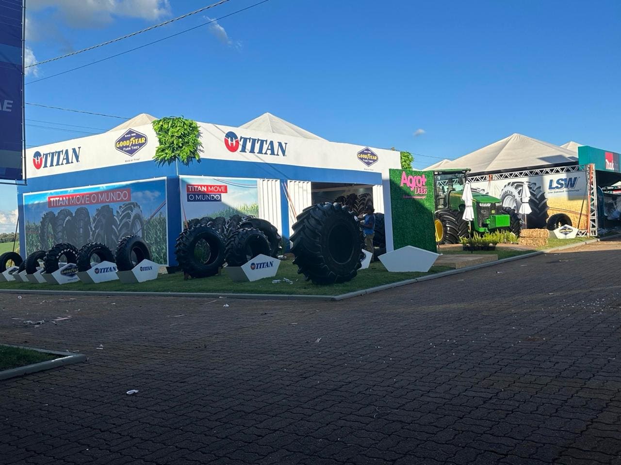 Montagem Mista Externa 1 - Combinação octanorm e madeira externa