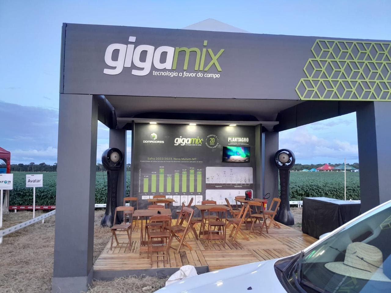 Montagem Mista Externa 2 - Combinação octanorm e madeira externa